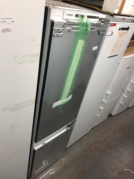 BOSCH Serie 4 KIV87VF30G Integrated 70 30 Fridge Freezer A