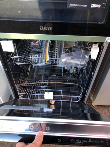 Zanussi ZDT21006FA Full Size Integrated Dishwasher Safeer